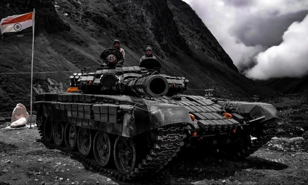 Ο άγνωστος πόλεμος Ινδίας-Κίνας: Σε απόσταση 400 μέτρων ινδικά Τ-72 & T-90 από τανκς των Κινέζων